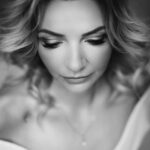 portret kobiety czarno biały
