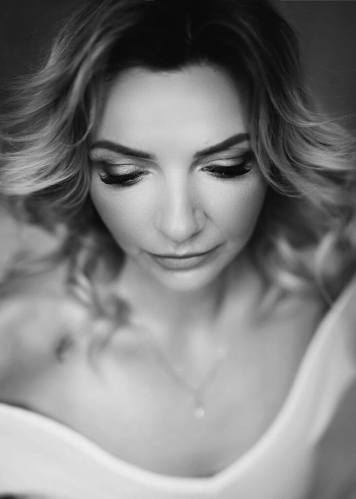 portret kobiety czarno biały
